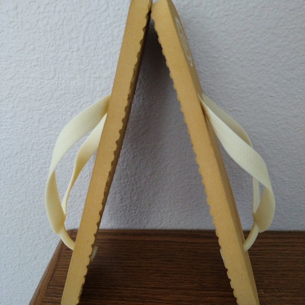 New Lightweight Flip Flops - Picture 3 of 5